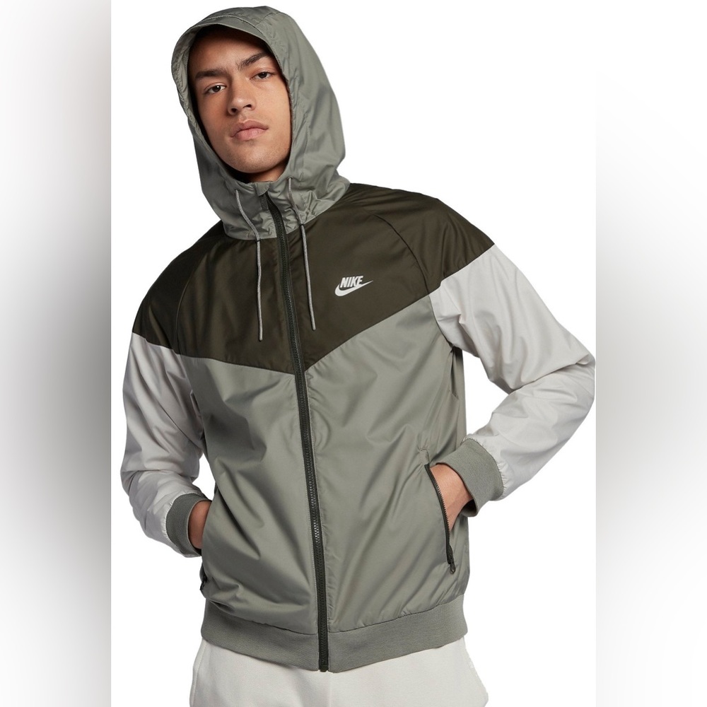 Nike hooded men grey/green windbreaker.